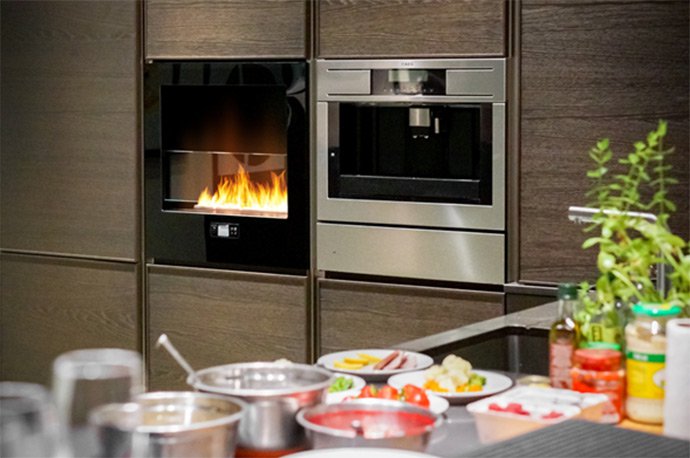 Оформление кухонного пространства с биокамином Chili Fire от Planika.